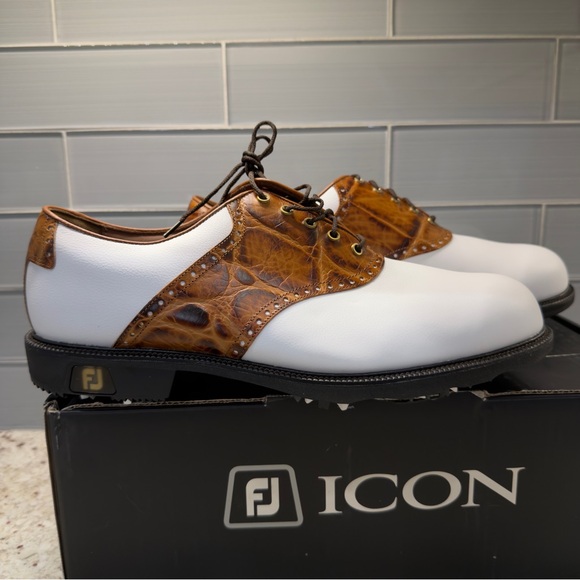 NEW Size 11 FJ Icon Golf Shoes - Picture 2 of 6